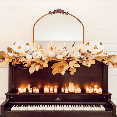 Cozy Halloween Decor, Fall Ideas Decorating, Piano Decor, Cozy Halloween, Holiday Crafts Diy, Elegant Halloween, Faux Pumpkins, Fall Table Decor, Fall Front Porch