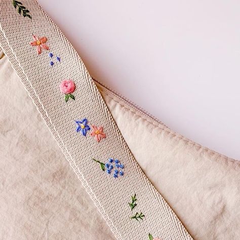 clara ✧.* on Instagram: "Embroidering a @uniqlocanada bag! 🌸 • I heard this bag has been poppin on TikTok but why not make it pop some more with a little floral customization? I decided to embroider on the bag straps this time since I’ve already embroidered on the body of my Be the Sun bag and wanted to try something new! The rose quartz serenity colour combination pairs well with the beige base and I can’t wait to style this for autumn 🤩 • • • • • • • #art #artist #artofinstagram #artistsoninstagram #vancouver #vancity #embroidery #handembroidery #embroidered #embroideryart #embroiderydesign #vancouver #kpop #seventeen #seventeenkpop #svt #carat #sector17 #facethesun #bethesun #uniqlo #uniqlocanada #dmc #dmcthreads #dmcembroidery #embroideryunnie" Micro Stitch, Small Bag Embroidery, Embroidery On A Bag, Jute Bag Embroidery, Embroidery On Bags, Bag Embroidery Ideas, Seventeen Embroidery, Uniqlo Bag Embroidery, Bag Embroidery