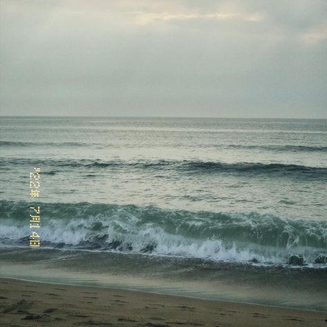 ocean, old camera, aesthetic Soft Playlist Cover, Playlist Cover Photos Aesthetic, Comfort Person Aesthetic, Old Camera Aesthetic, Old Cameras Aesthetic, Spotify Themes, Ocean Beauty, Photography 35mm, Toro Inoue