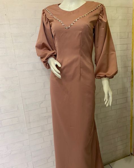 Bridesmaid Satin, Model Gamis, Kebaya Dress, Kebaya Muslim, Ootd Dress, Dress Satin, Hijab Outfit, Modern Outfits, Trendy Dresses