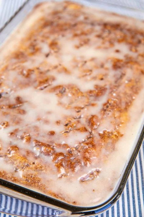 Baking Cinnamon, Easy Pineapple Cake, Cake Treats, Cake Cinnamon, Lemon Pound Cake Recipe, Cinnamon Cake, Cinnamon Roll Cake, Plain Chicken, Warm Cake