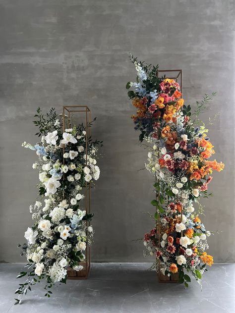 Wedding Flower Columns, Floral Pillars Wedding Diy, Wedding Flower Pillars, Wedding Columns Decor, Altar Florals, Church Altar Flowers, Floral Columns, Photobooth Event, Draping Decor