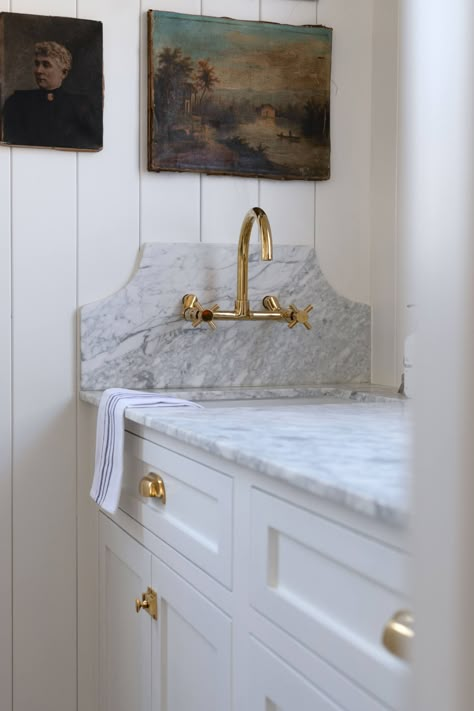 Curved Backsplashes in the Kitchen and Bath Marble Backsplash Bathroom, Small Kitchen Backsplash, The Grit And Polish, Grit And Polish, Backsplash Trends, Marble Counters, Farmhouse Pantry, Butler’s Pantry, Marble Sink