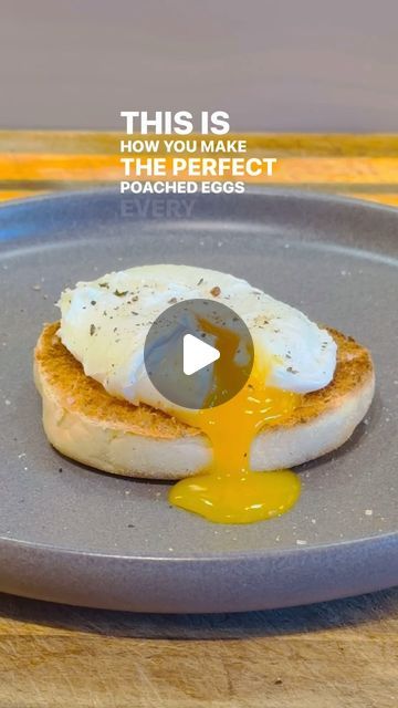 Lets Eat on Instagram: "How to make the perfect Poached Eggs 👨‍🍳  #howto #eggs #cook #cooking #food #foodie #poachedeggs #breakfast" How To Cook A Poached Egg, Poached Egg On English Muffin, How To Poach Eggs In Water, Poached Egg Dishes, Perfect Poached Eggs How To Make, How To Poach An Egg Easy, How To Make Poached Eggs, How To Poach An Egg, Poached Eggs How To