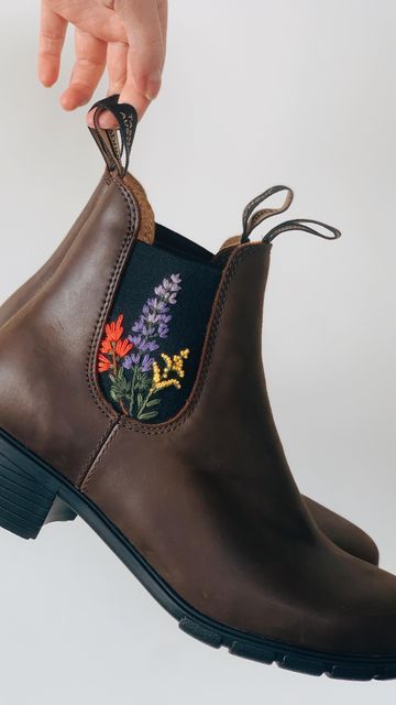 Ambroidered Flower Shoes, Embroidered Boots Diy, Chelsea Boot Embroidery, Embroidery On Blundstone, Embroider Blundstone, Embroidered Chelsea Boots, Fall Floral Embroidered Snip Toe Boots, Embroidered Blundstone, Blundstone Embroidery