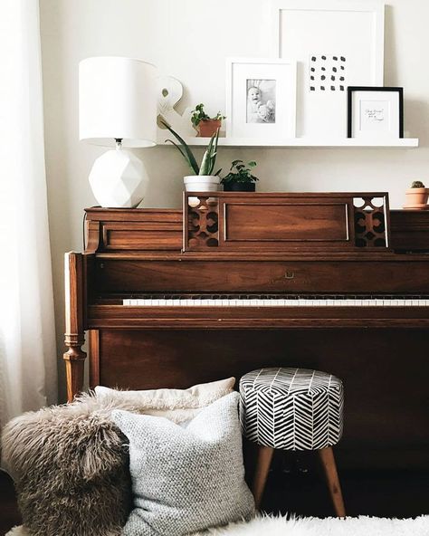 Piano Decor - decorating the top of a piano, neutral living room decor ideas | A Dash Of Mum Piano Styling, Piano Room Decor, Piano Living Rooms, Neutral Living Room Decor, Living Room Design Diy, Piano Decor, Living Room Decor Neutral, Piano Room, Coastal Living Rooms