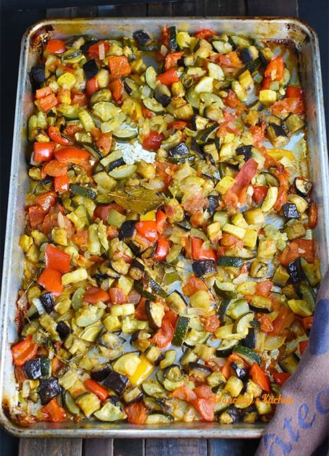 Easy Oven-Baked Ratatouille Baked Ratatouille Recipe, Vegetable Bake Recipes, Easy Ratatouille Recipes, Ratatouille Recipe, Roasted Vegetable Recipes, Baked Roast, Best Oven, Baked Vegetables, Easy Oven