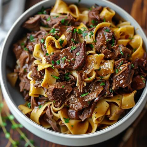 Easy Crockpot Mississippi Beef and Noodles Recipe Beef And Noodles Crockpot Stew Meat, Mississippi Beef Tips, Beef Noodles Crockpot, Beef Tips Easy, Slowcooker Recipes Easy, Mississippi Beef And Noodles, Supper Ideas Easy, Crockpot Beef Recipes, Mississippi Beef