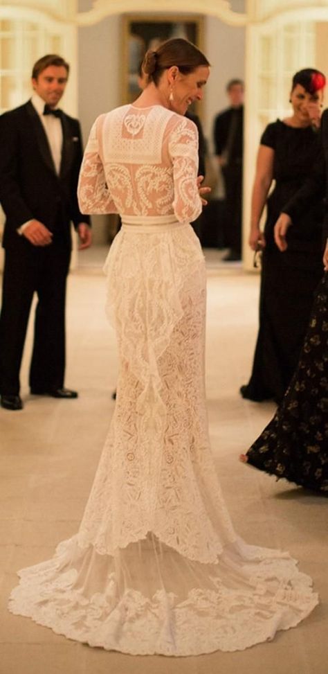 Custom #Givenchy Lace #Wedding #Dress {Vanessa Traina} Givenchy Wedding Dress, Vanessa Traina, Long Sleeve Wedding Dress Vintage, Long Sleeve Wedding, Lace Wedding Dress, Runway Models, Gorgeous Gowns, Wedding Dress Long Sleeve, Looks Vintage