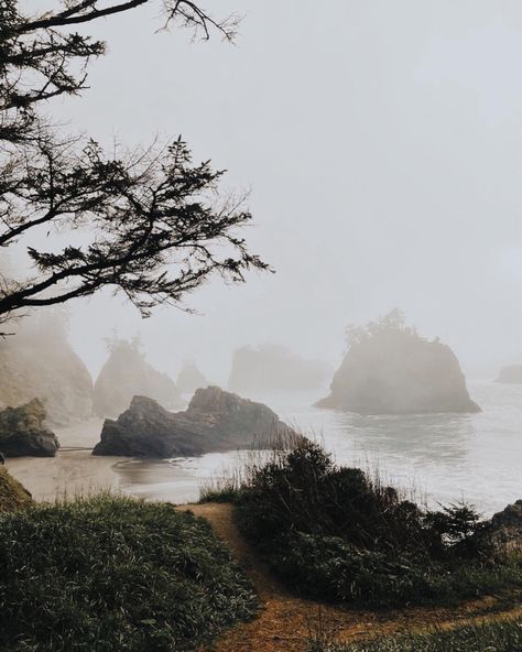 Pnw - oregon and Pacific Northwest Pnw Beach Aesthetic, Astoria Oregon Aesthetic, Gloomy Rain Aesthetic, Corinne Core, Pnw Living, Pnw Coast, Northern Attitude, Pnw Vibes, St Helens Oregon