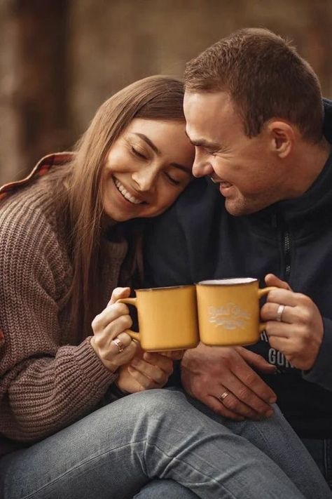 Fall Couple Photoshoot Ideas, Couple Fall Photoshoot, Autumn Shoot, Fall Couple Pictures, Photoshoot Tips, Fall Couple Photos, Couple Photoshoot Ideas, Fall Couple, Fall Engagement Pictures