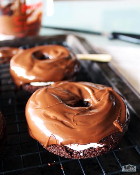 Vegan Tuxedo Cake Doughnuts – Mary's Test Kitchen Fluffy Chocolate Cake, Cake Doughnuts, Tuxedo Cake, Vegan Buttercream, Cake Base, Vegan Chocolate Cake, Doughnut Cake, Sugar Glaze, Doughnut Recipe