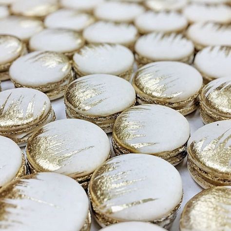 You & Your Wedding on Instagram: “Gold + white macarons = perfection! #rg @mac_lab #macarons #macaroons #macaron #sweet #sweettreats #weddingfood #weddingideas #weddinginspo…” White Macarons, Macaroon Recipes, Bridal Shower Cakes, Wedding Dessert Table, Wedding Cookies, Sugar Rush, Sweet Table, Wedding Desserts, Wedding Signage