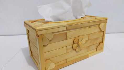 How to make tissue box from popsicle sticks. Click on picture Tissue Box Hacks, Tissue Box Diy, Popsicle Craft, Tissue Box Crafts, Recycle Craft Projects, Ice Cream Stick Craft, Popsicle Crafts, Box Craft, Plastic Basket