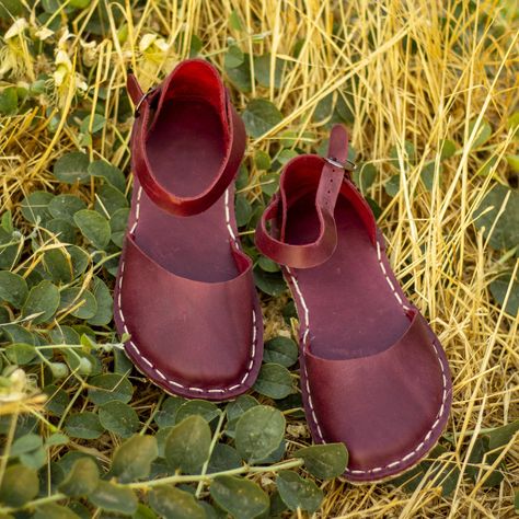 ✨ Unveil Elegance with Every Step: Mary Janes Style, Handmade Women's Shoes 👣 Introducing "Crazy Burgundy" - a fusion of traditional craftsmanship and contemporary fashion. These closed-toe sandals are more than just footwear; they're a statement of individuality and grace. 🌿 Artisanal Craftsmanship: Each pair is handcrafted with meticulous attention to detail, ensuring that your shoes are as unique as you are. The handmade touch adds a layer of charm and quality that mass-produced shoes simpl Grounding Shoes, Best Barefoot Shoes, Minimalist Sandals, Leather Footwear, Leather Sandals Handmade, Claret Red, Genuine Leather Sandals, Handmade Sandals, Closed Toe Sandals