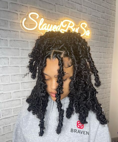 Short Butterfly Locs Hairstyles, Butterfly Locs Bob, Butterfly Locs Hairstyles, Short Butterfly Locs, Butterfly Locs Hairstyle, Distressed Locs, Micro Braids Hairstyles, Faux Loc, Braid Trends