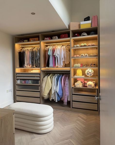 Closet From Inside, Drawer Organization Ideas Clothes, Room Wardrobe Design Ideas, Purse Storage Closet, Closet Room Organization Ideas, Wardrobe Inspo Closet, Closet Bag Organization Ideas, Vintage Closet Organization Ideas, Walkin Closet Organization Ideas