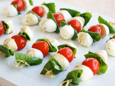 Bellissimo! These make the perfect appetisers for party season. Bocconcini Recipes, Christmas Party Finger Foods, Baked Artichoke, Chicken Spring Rolls, Australia Food, Finger Foods Easy, Recipes Appetizers, Food Party, Italian Decor