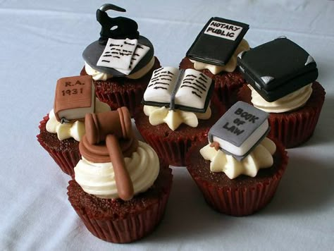 Lawyer fondant toppers.  Need to make for Aaron's graduation party if he let's us have one! Lawyer Party, Law School Party, Law School Grad Party, Lawyer Cake, Law Graduation, Law School Graduation Party, Graduation Desserts, Book Cupcakes, Law School Graduation