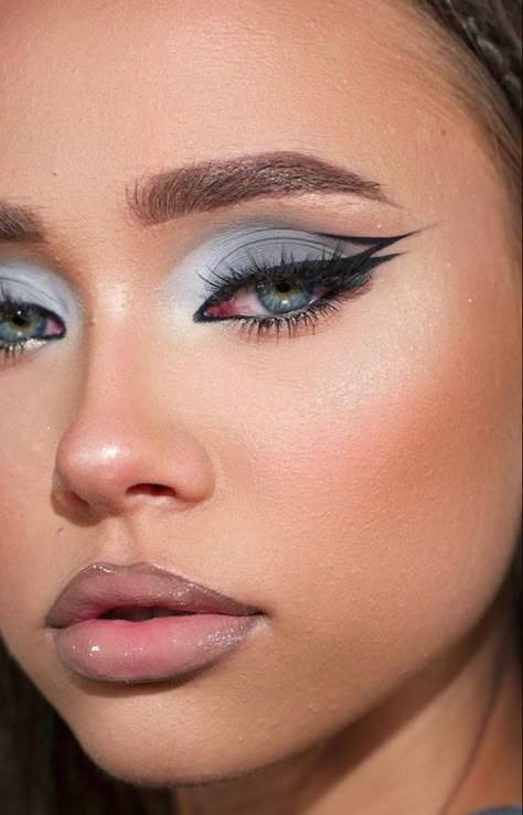 Gray Blue Eyeshadow, Eye Makeup Grey Eyes, Dusty Blue Makeup, Blue Grey Makeup, Makeup Commercial, Gray Makeup, Grey Eye Makeup, Grey Makeup, Silver Eyeshadow