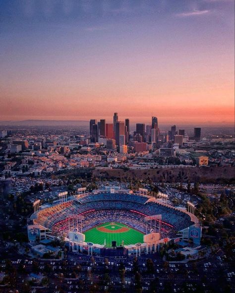 Los Angeles Penthouse, Los Angeles Dodgers Stadium, Los Angeles Wallpaper, Dodgers Nation, Los Angeles Aesthetic, Baseball Wallpaper, Mlb Stadiums, Baseball Park, Los Angeles Travel