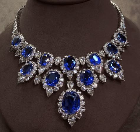 Diamond & Sapphire Necklace Beautiful Diamond Necklace, Fine Gold Jewelry, Fancy Jewellery, Expensive Jewelry, Royal Jewelry, Fancy Jewelry, Fabulous Jewelry, Fantasy Jewelry, Sapphire Jewelry