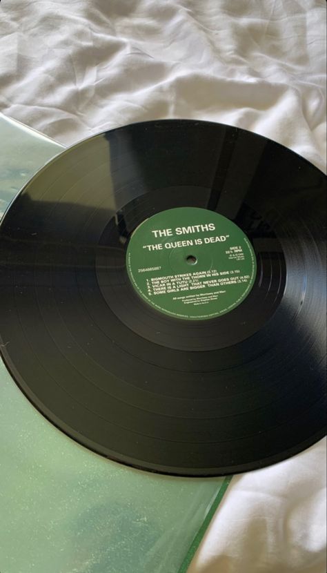 Vynl Records Aesthetic, The Smiths Aesthetic Wallpaper, Vynl Records, Records Aesthetic, Another Green World, Green Music, Hello Green, Iphone Wallpaper Music, Vinyl Aesthetic