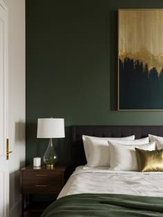 Dark Green Bedroom, Green Accent Wall, Green Bedroom Walls, Green Accent Walls, Gold Bed, Gold Bedroom, Living Room Color Schemes, Bedroom Setup, Green Bedroom