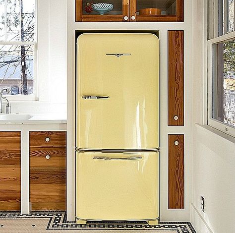 Yellow Fridge, Fridge In Kitchen, Modern Fridge, Warm Wood Tones, White Fridges, Vintage Fridge, Old Country Houses, Kitchen 2020, Dark Grey Kitchen