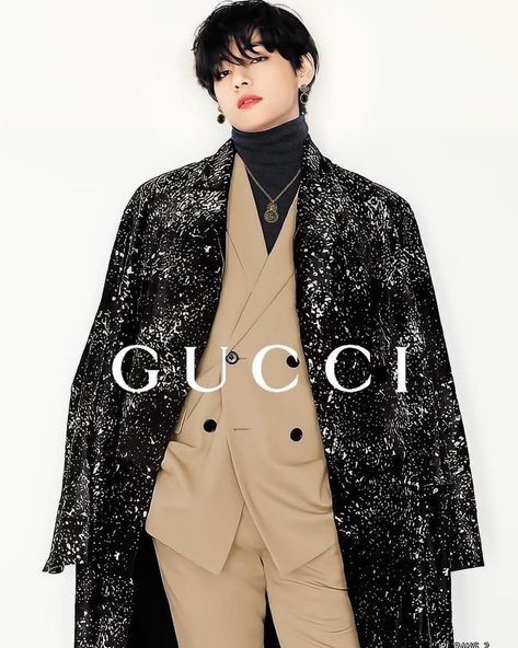 Taehyung Gucci, V Bts Wallpaper, Bts Namjoon, Bts Meme, Kim Taehyung Wallpaper, Bts Lockscreen, Bts Korea, 인물 사진, V Taehyung