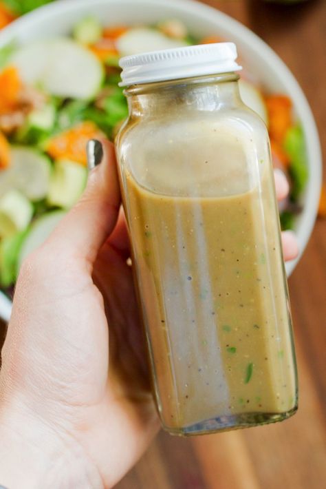 Avocado Balsamic Dressing // Take your balsamic vinaigrette to the next level by using avocado to replace some of the oil. The result is a rich, flavorful and creamy dressing you'll want to drizzle on everything. Balsamic Dressing Recipe, Creamy Dressing, Greek Pasta, Avocado Dressing, Balsamic Dressing, Homemade Salads, Vinaigrette Dressing, Homemade Salad Dressing, Balsamic Vinaigrette