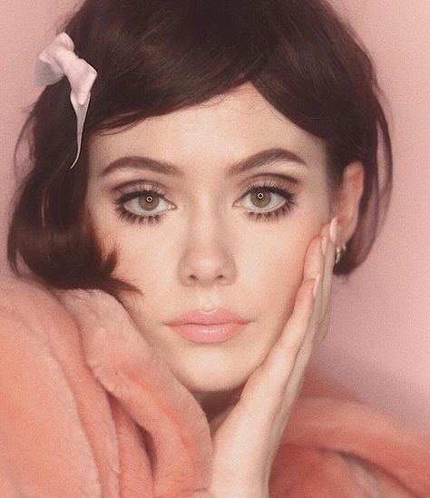 Editorial Make-up, 60s Makeup, 70s Makeup, Retro Makeup, Melt Cosmetics, Kesha, Trendy Makeup, Vintage Makeup, Make Up Looks