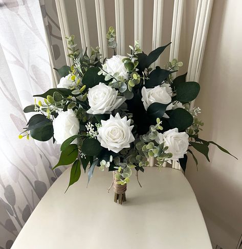 Emerald And White Bouquet, Dark Green And White Wedding Bouquet, Dark Green Bridesmaid Bouquet, Wedding Bouquets Dark Green, Dark Green And White Bouquet, Dark Green Flower Bouquet, Dark Green Wedding Flowers, Wedding Bouquets Emerald Green, Hunter Green And White Wedding