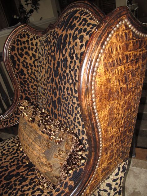 Projects Plenty: Leopard Print Chair Leopard Print Chair, Animal Print Furniture, Hair Salon Interior Design, Salon Interior Design Ideas, Nail Salon Interior Design, Beauty Salon Interior Design, Nail Salon Interior, Interior Design Pictures, Interior Design Books