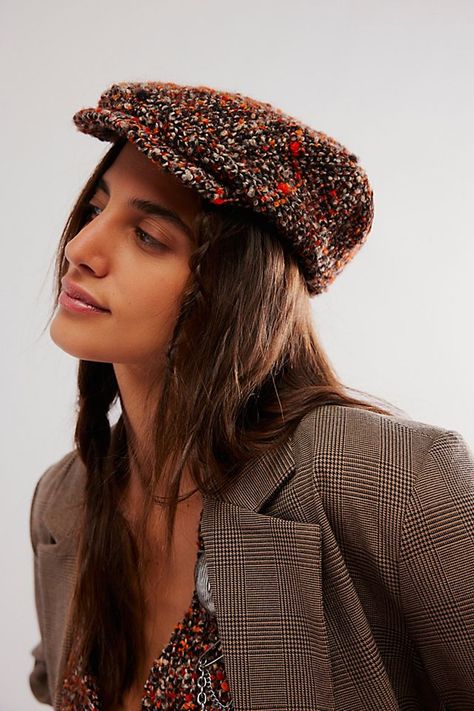 How To Style Newsboy Cap, Newsboy Hat Outfit, Paperboy Cap, Tweed Hat, 2025 Fashion, Model Look, News Boy Hat, Newsboy Cap, Anna Sui