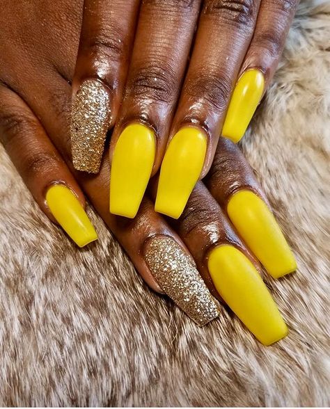 Yellow And Gold Nails, Cute Manicure Ideas, Nail Designs Bright, Yellow Spring Nails, Yellow Fall Nails, Yellow Nail Designs, Cute Manicure, Fun Manicure, Yellow Nail Art