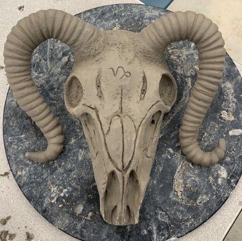 Clay Animal Skull, Skull Pottery, Air Dry Clay Skull, Weird Ceramics, Sculpting Ideas, Goat Skull, Sculpture Art Clay, Concrete Art, Clay Animals