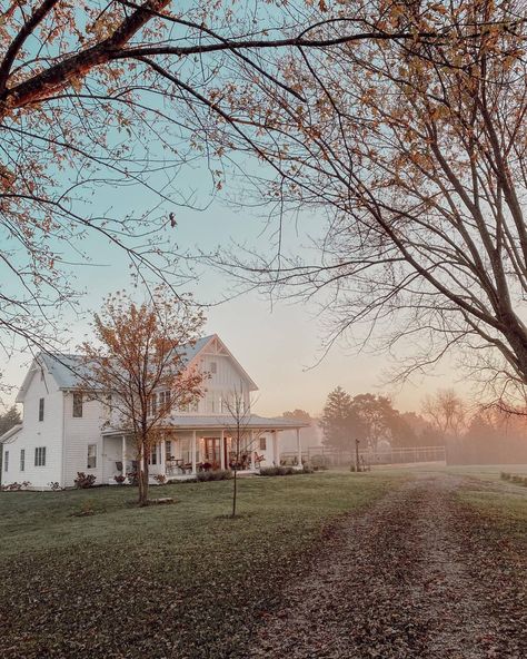 Honey Of A Farmhouse, Cozy Room Ideas, Room Ideas For Men, Barn Dominium, Room Ideas For Men Bedroom, Men Bedroom, Home Decor Cozy, Dream Farmhouse, Dream Life House