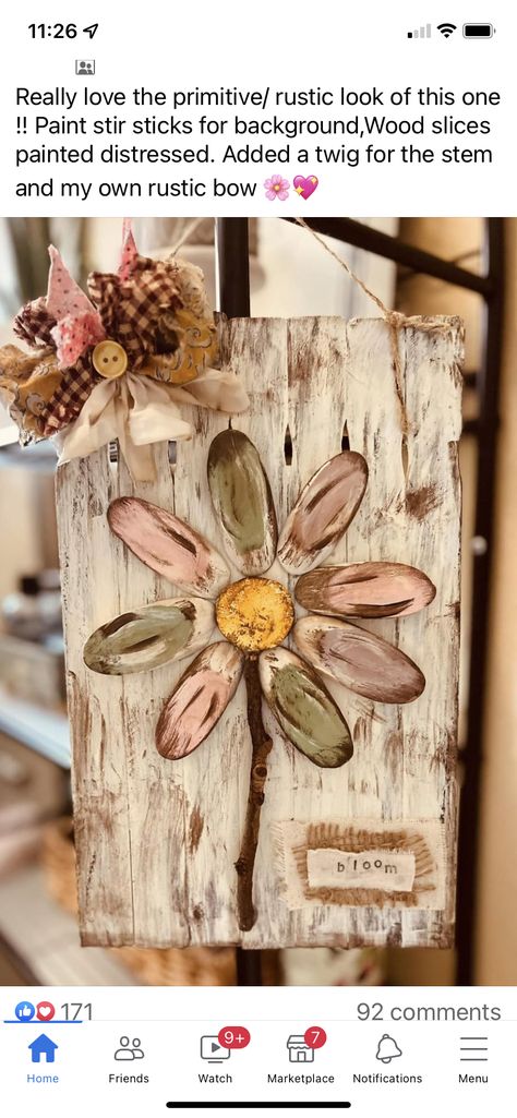 Diy Primitive Decor, Paint Stick Crafts Diy Projects, Paint Stick Crafts, Spring Wood Crafts, Fall Wood Crafts, Diy Summer Crafts, Crafty Decor, Barn Wood Crafts, Stick Crafts