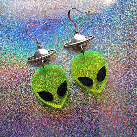 Uchuu Kei, Alien Clothes, Space Grunge, Alien Aesthetic, Planet Earrings, Alien Head, Green Alien, Second Account, Alien Planet