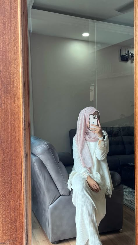 Malay Girl Ootd Hijab, Girl Ootd Hijab, Malay Girl Ootd, Malay Girl, Muslim Wedding Photos, Moslem Fashion, Girl Ootd, Aesthetic Clothing Stores, Muslim Outfits Casual