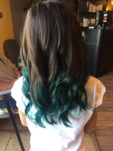 Pretty teal ombré Teal Hair Underneath Brown, Brown Hair With Green Tips, Brown Hair With Teal Tips, Teal Peekaboo Hair, Teal Streaks In Brown Hair, Teal Highlights In Brown Hair, Teal Ends Hair, Teal Tips Hair, Teal Bangs Brown Hair