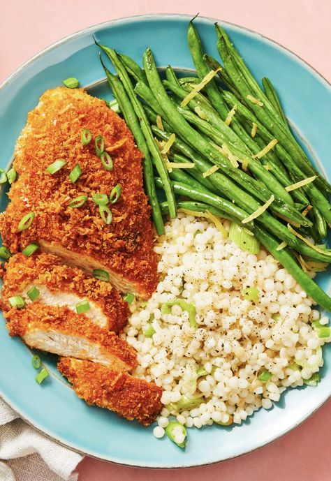 Hello Fresh Chicken, Hello Fresh Dinners, Crispy Parmesan Chicken, Easy Parmesan Crusted Chicken, Breadcrumb Topping, Best Easy Dinner Recipes, Couscous Recipe, Hello Fresh Recipes, Pasti Sani