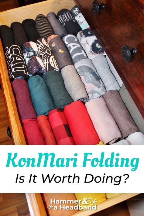 Marie Kondo Drawer Organizer, Mari Kondo Folding, How To Fold Shorts, Organize Socks, Konmari Method Folding, Mari Kondo, Dresser Top Organization Ideas, Folding Baby Clothes, Marie Kondo Organizing