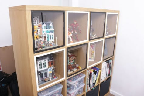 Lego Storage Ideas Display, How To Display Lego Sets, Lego Set Display Ideas, Lego Shelf Display, Lego Display Shelves, Cube Hack, Lego Set Display, Vitrine Ikea, Lego Display Shelf