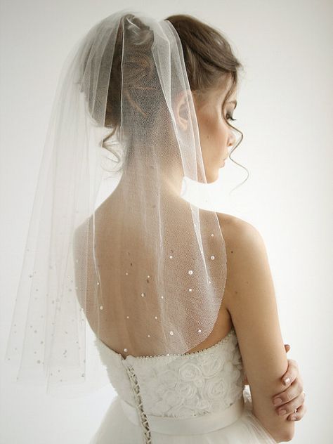 Pearls silk tulle wedding veil 1/ single tier by HoneyPieBridal Wedding Veil Ideas, Silk Tulle Veil, Simple Wedding Veil, Elbow Length Veil, Wedding Veils Short, Tulle Wedding Veil, Veil Ideas, Wedding Hairstyle Ideas, Bridal Hijab