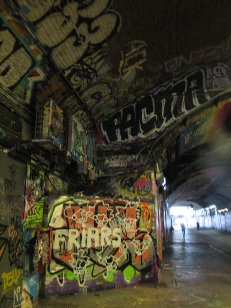 Tunnel Graffiti, Graffiti Photography, Street Graffiti, Urban Exploration, Grunge Photography, Abandoned Buildings, Street Art Graffiti, Pretty Places, Abandoned Places