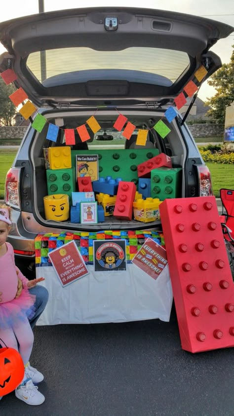 Trunk-or-Treat LEGO Movie for Halloween! I made this trunk! It was so much fun! Trunk Or Treat Lego, Sonic Trunk Or Treat, Trick Or Treat Table Ideas, Lego Trunk Or Treat, Nightmare Before Christmas Trunk, Christmas Trunk Or Treat Ideas, Trunk Treat Ideas, Christmas Trunk Or Treat, Dog Ghost Costume