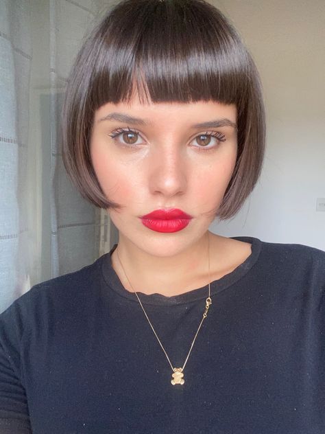 French Bob Short Bangs, Fringe Bob Haircut, Lips Combo, Platinum Bob, Bowl Haircuts, Short Haircuts With Bangs, Short Bobs With Bangs, Short Bobs, 70s Hair