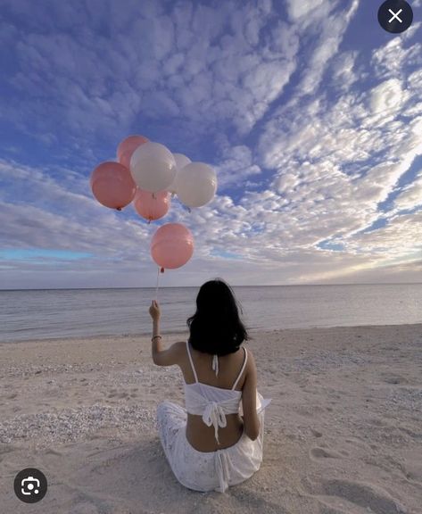 18th Birthday Photoshoot Ideas Beach, Sweet 16 Beach Photoshoot, Beach Bday Photoshoot, Beach Pictures Birthday, Beach Birthday Photoshoot Women, Beach Birthday Shoot, Beach Birthday Pictures, Beach Photoshoot Ideas Model, Birthday Beach Pictures